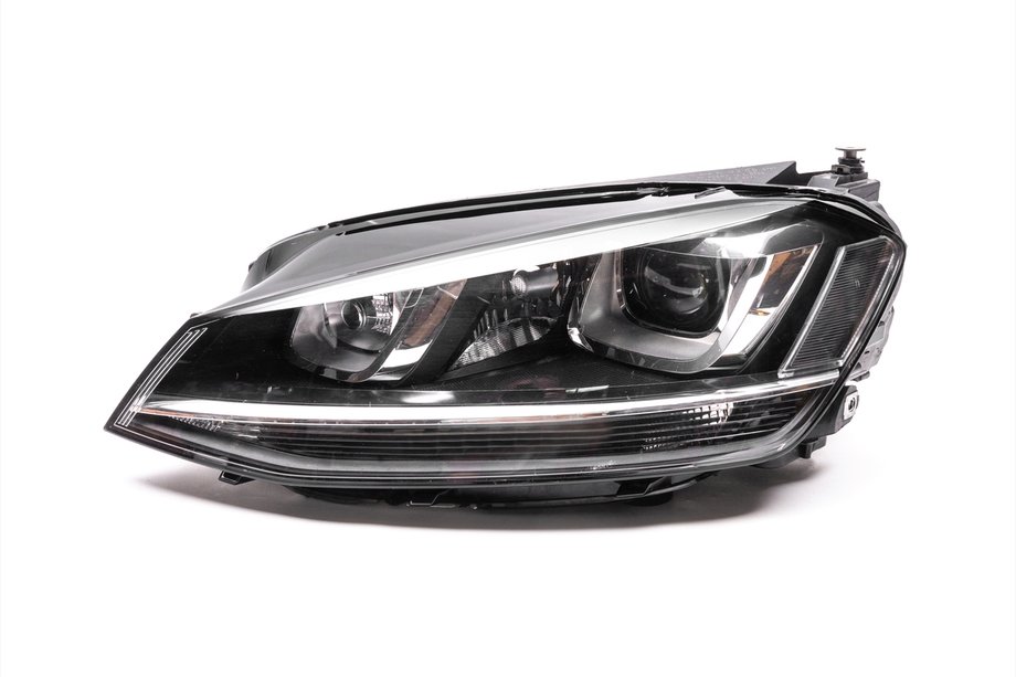 Volkswagen Golf 7/E-Golf 2012-2020 LED Headlight (Left, Original, Used) Image