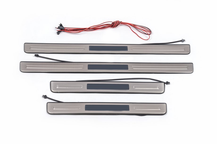Toyota Land Cruiser 200 2007-2021 Illuminated door sill plates (4 pcs) Image