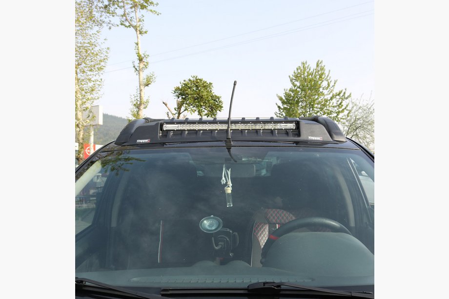 Toyota Hilux 1997-2005 Windshield Visor V3 (LED) Photo 2