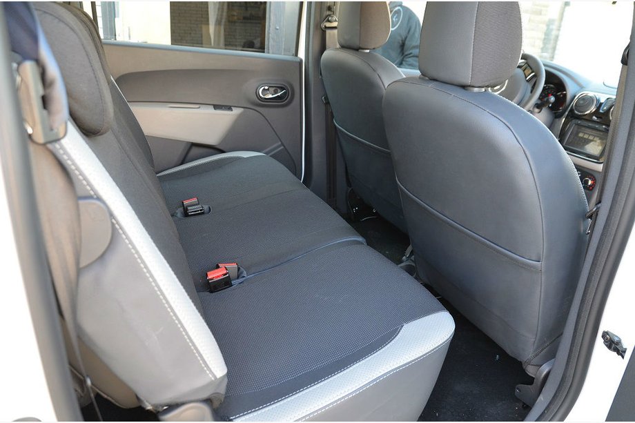 Renault Lodgy 2013-2022 Car Seat Covers (Leatherette↗Fabric, Premium) Image