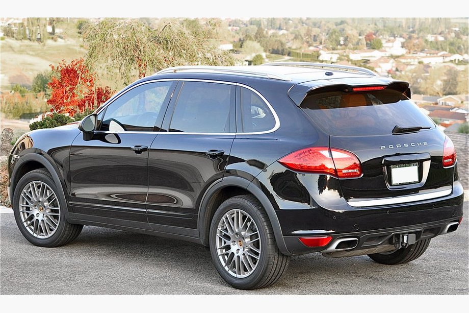 Porsche Cayenne 2010-2017 OEM Roof Rails (2 pcs) Image