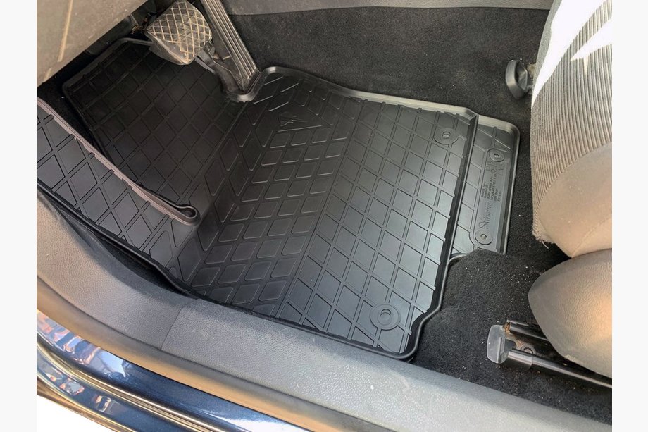 Volkswagen Golf 5 2003-2009 Rubber Floor Mats (4 pcs, Stingray Premium) Image