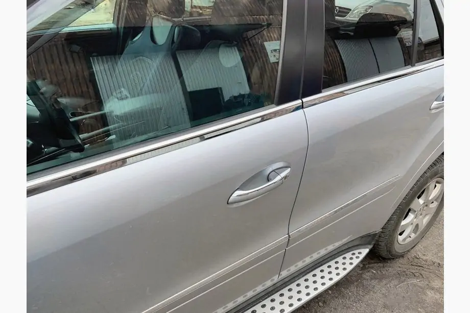 Mercedes ML W164 2005-2011 Exterior window trim stainless steel (4 pcs) Image