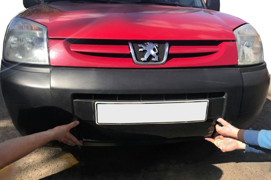 Peugeot Partner 1996-2008 Winter grille (2003-2008) Matte Image