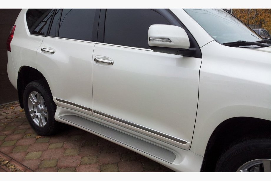 Toyota Land Cruiser Prado 150 2009-2023 Door Mouldings (Design 2013-2017) Image