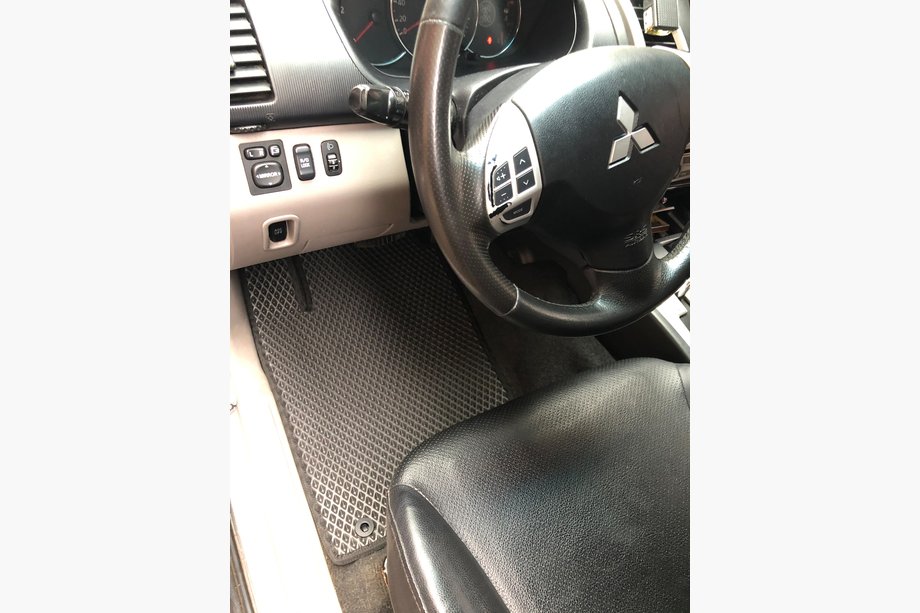 Mitsubishi Pajero Sport 2008-2015 EVA Floor Mats (black) Image