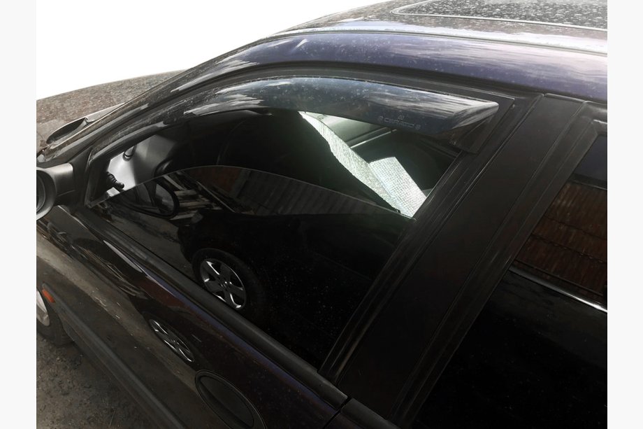 Renault Laguna 1994-2001 Window Deflectors (Front) Image