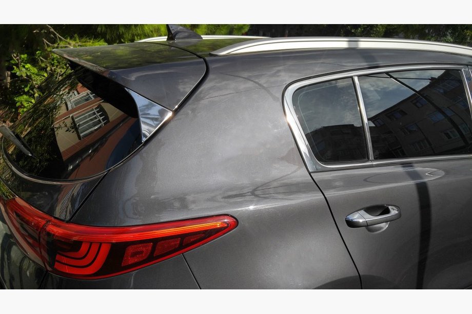Kia Sportage 2015-2021 Triangle trim for rear door (stainless steel) Image