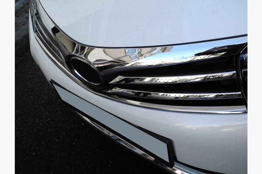 Toyota Corolla 2013-2019 Lower radiator grille trim (2013-2016, stainless steel) Image