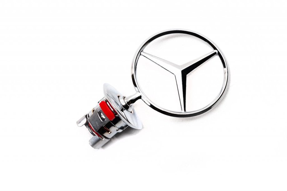 Mercedes C-class W203 2000-2007 Emblem Target (no lettering) Image