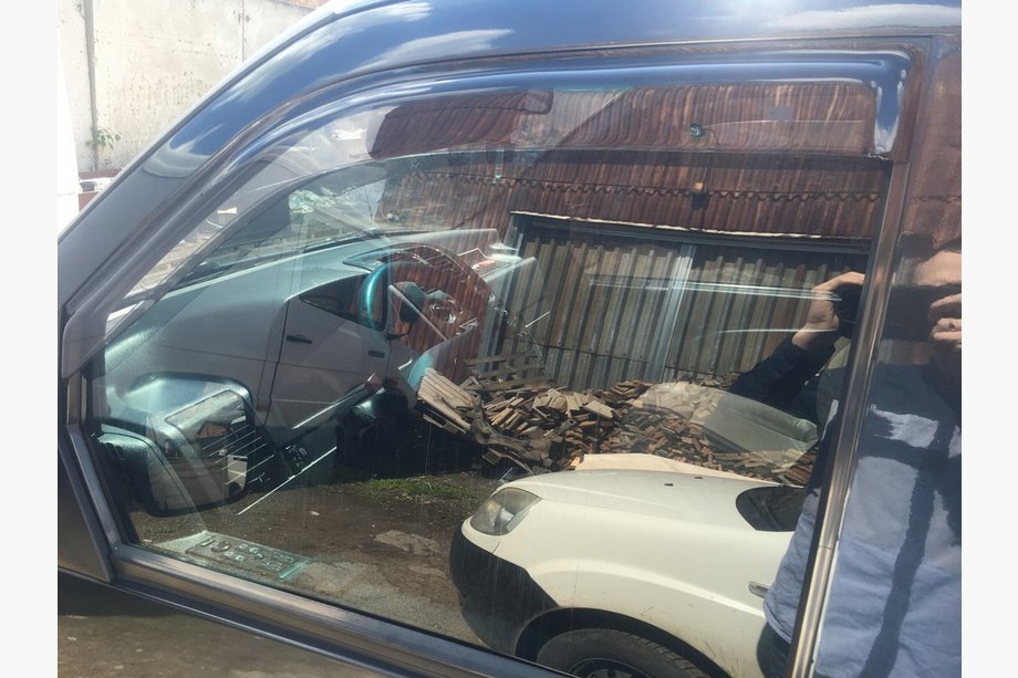Mercedes Vito W638 1996-2003 Window Deflectors (2 pcs, Sunflex) Image