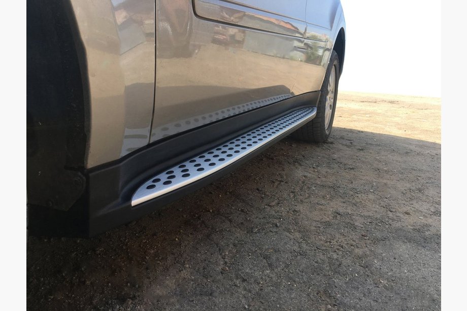 Mercedes ML W164 2005-2011 OEM Side Steps (2 pcs, Aluminum) Photo 1