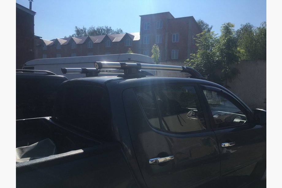 Mitsubishi L200 2006-2015 Black Roof Rails with Crossbars Photo 4