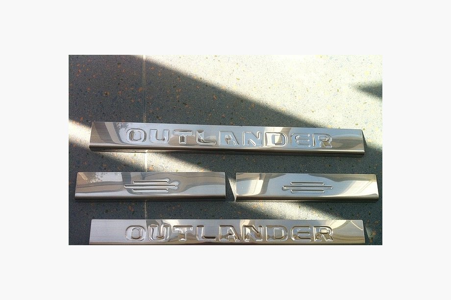 Mitsubishi Outlander 2012-2021 Carmos Door Sill Protectors (4 pcs, Stainless Steel) Image