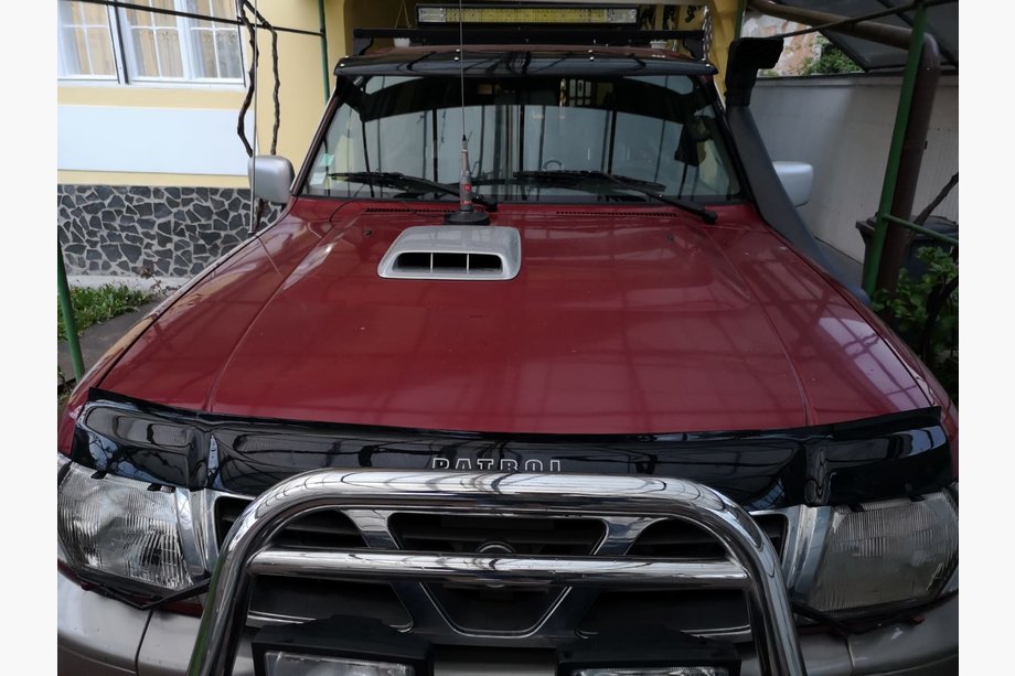 Nissan Patrol Y61 1997-2011 Hood Deflector 1997-2004 (VIP) Image