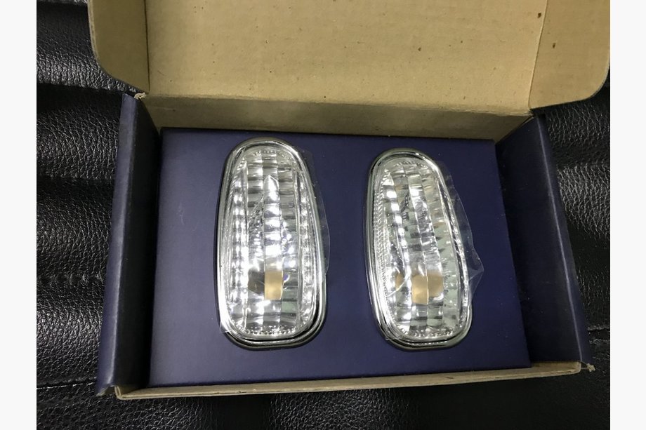 Mercedes E-class W210 1995-2002 Side Indicators (2 pcs) Image