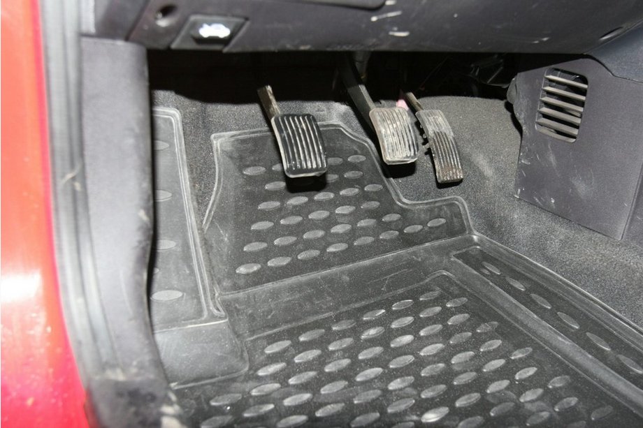 Hyundai I-10 2008-2013 Rubber floor mats (4 pcs, Novline) Image