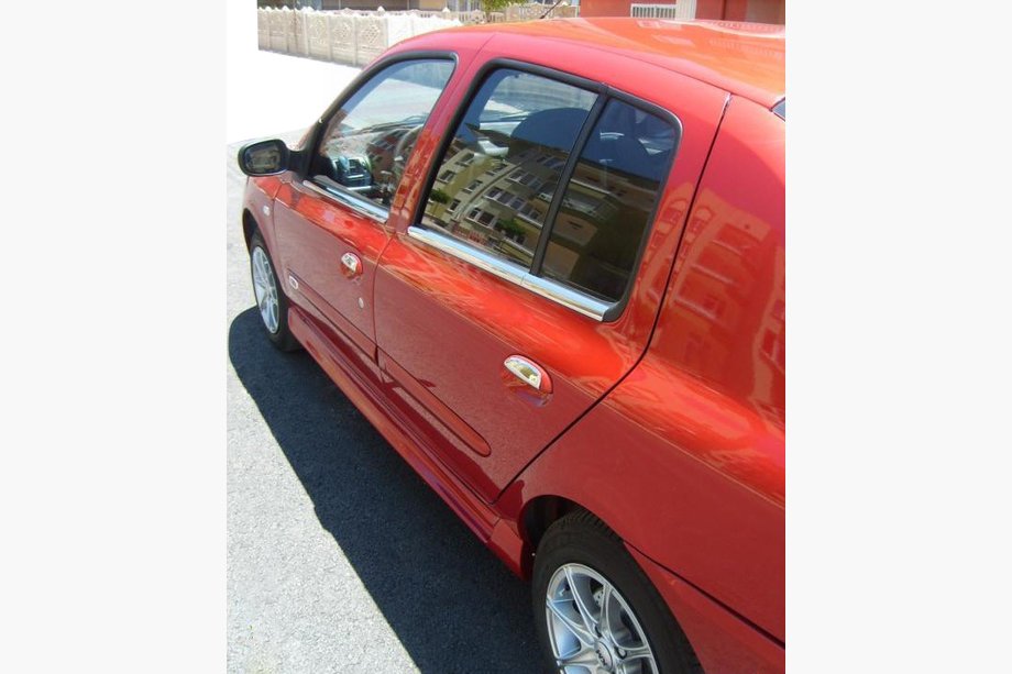 Renault Symbol 1999-2008 Ferrari-type Side Skirts (primed for painting) Image