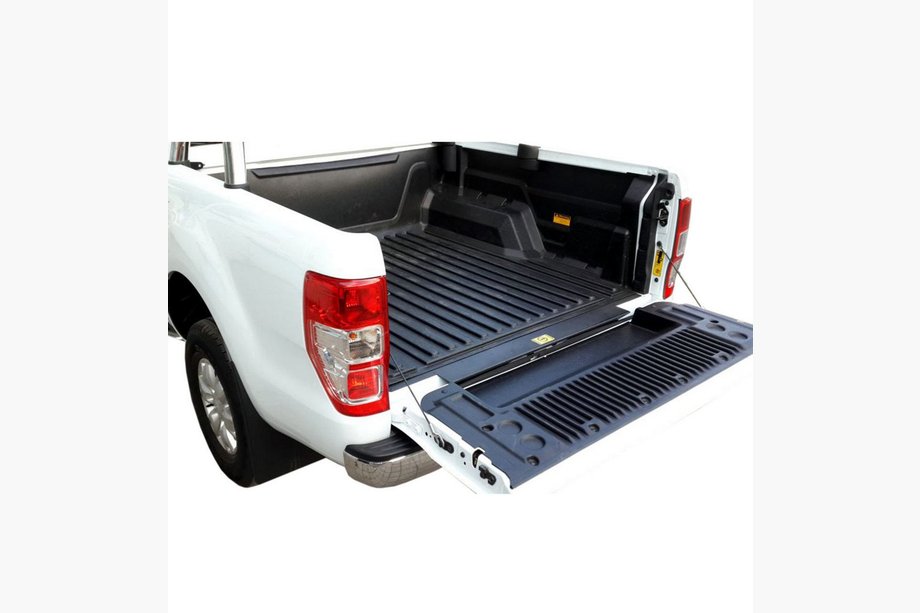 Toyota Hilux 2015- Trunk liner Photo 2