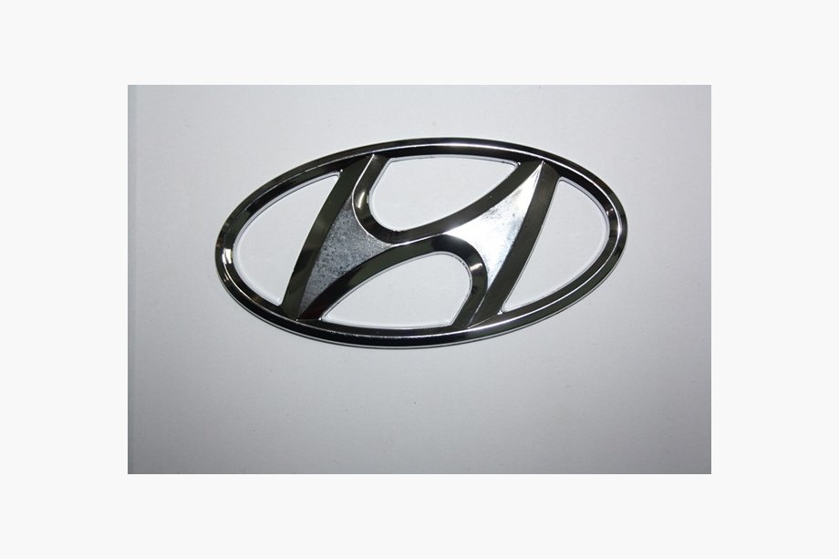 Hyundai Accent 2006-2010 Car Badge Hyundai Accent Photo 1
