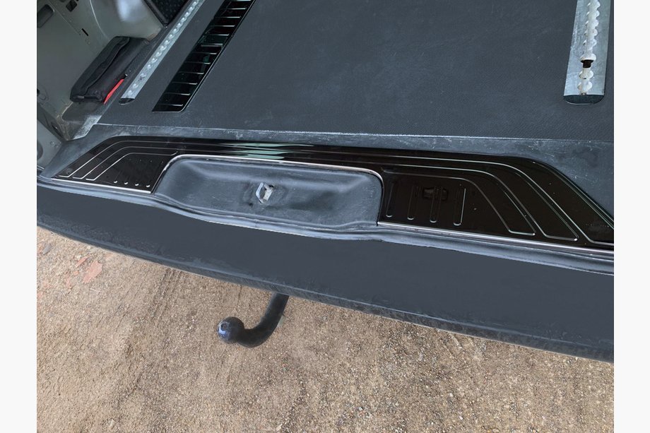 Mercedes Vito/V-class W447 2014- Trunk Sill Protector Black Chrome (Stainless Steel) Image