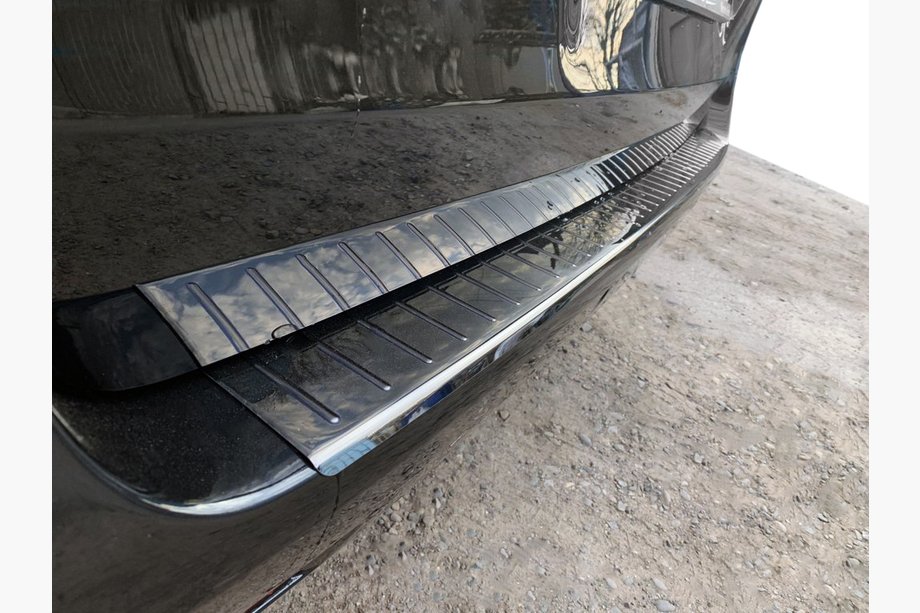 Mercedes Vito/V-class W447 2014- Rear Bumper Protector OmsaLine Black Chrome (Stainless Steel) Image