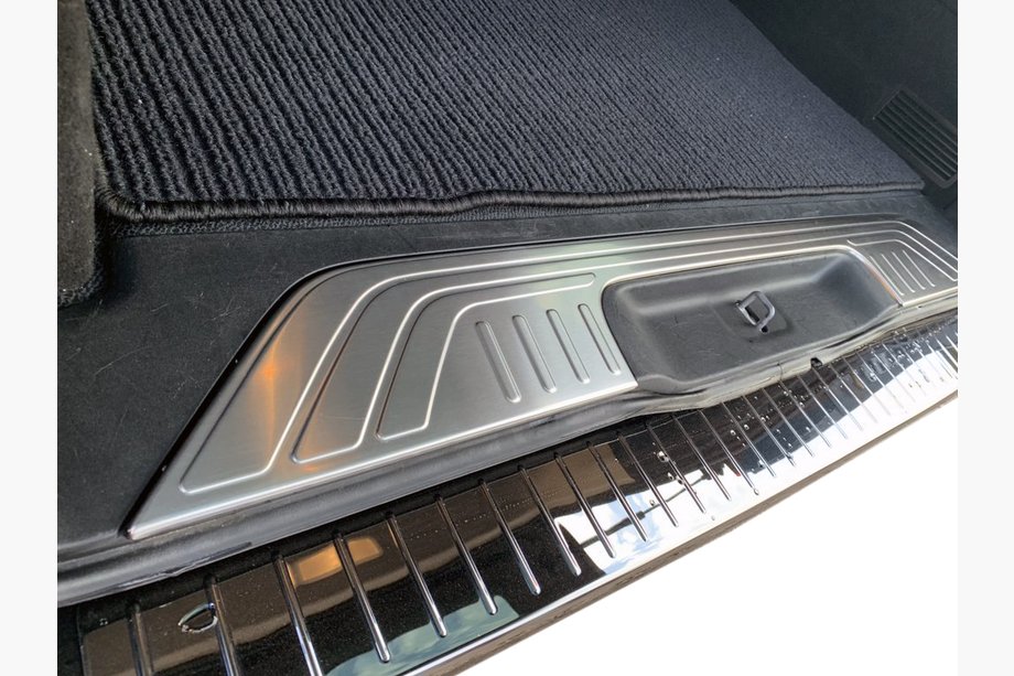Mercedes Vito/V-class W447 2014- Trunk Sill Protector Stainless Steel Image