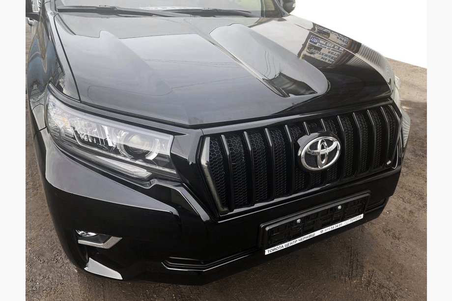 Toyota Land Cruiser Prado 150 2009-2023 Grille 2017↗ LED (Zeus Black, with Black Eyelids) Image