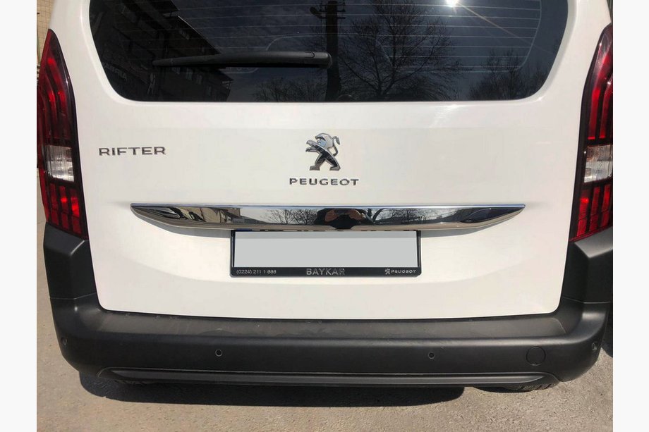 Peugeot Partner/Rifter 2019- Stainless steel trim above license plate Image