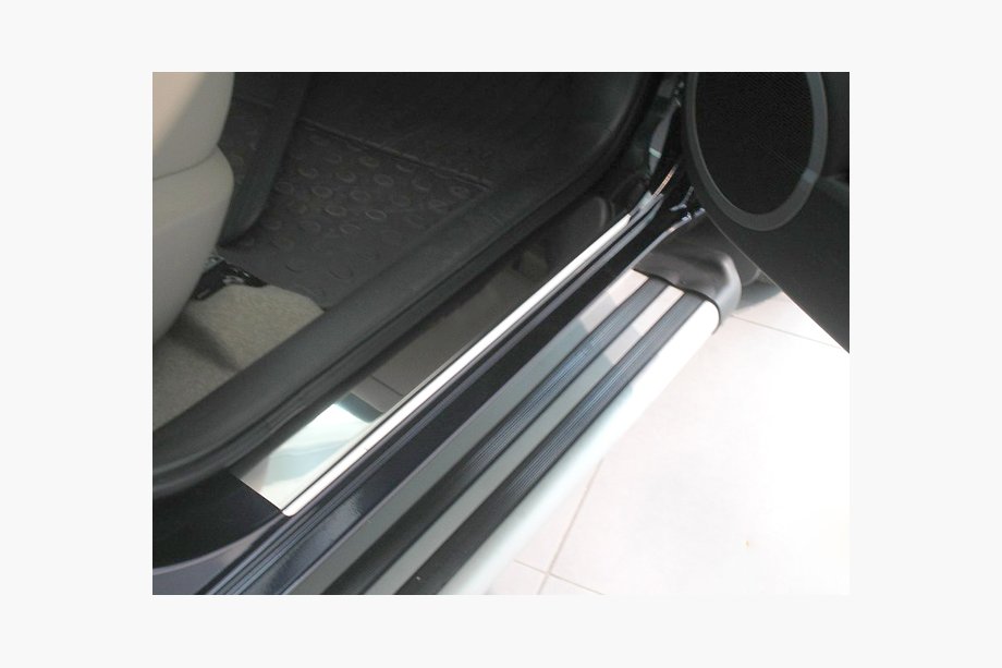 Nissan Leaf 2010-2017 Door Sill Covers Nataniko (4 pcs, Stainless Steel) Image