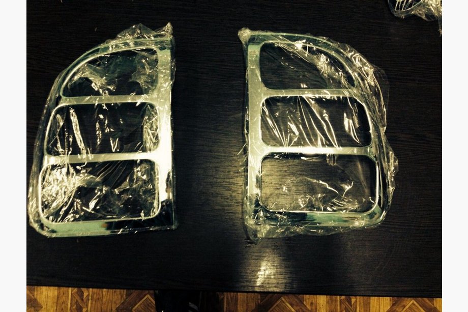 Toyota Rav 4 1996-2001 Chrome Tail Light Covers (2 pcs, Plastic) Image