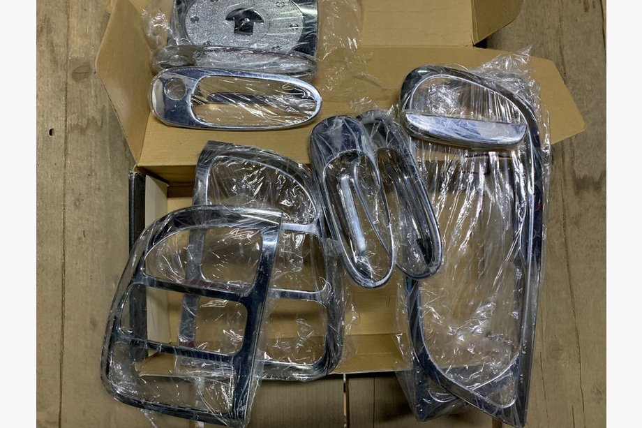 Toyota Rav 4 2001-2005 Chrome Package (2003-2005) Image