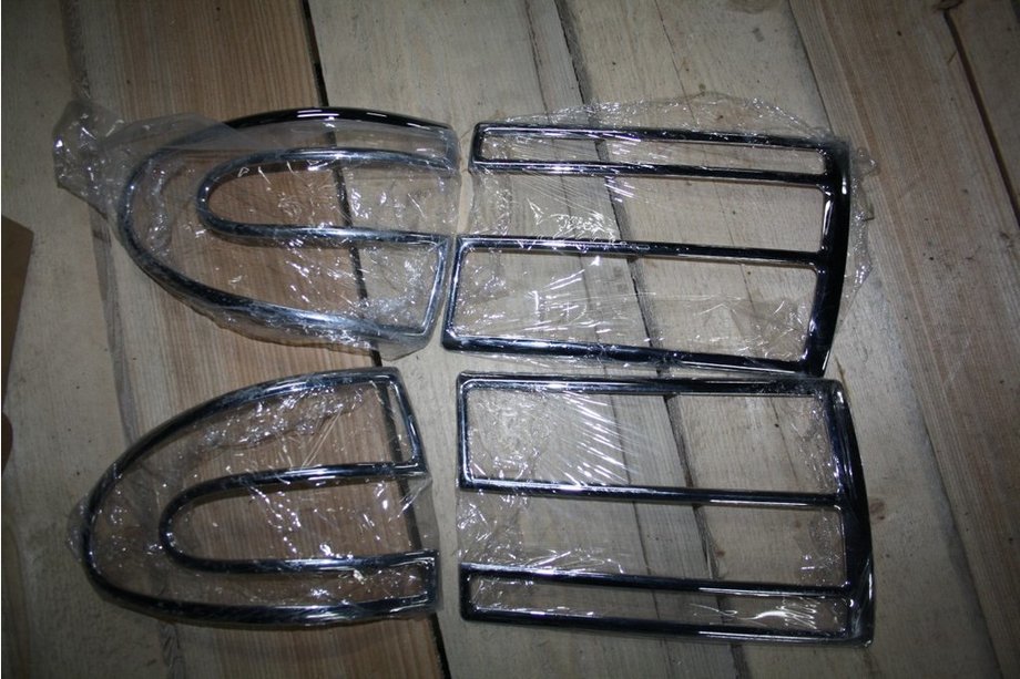GAZ-31 1981-1992 Chrome Tail Light Covers (Plastic) Image