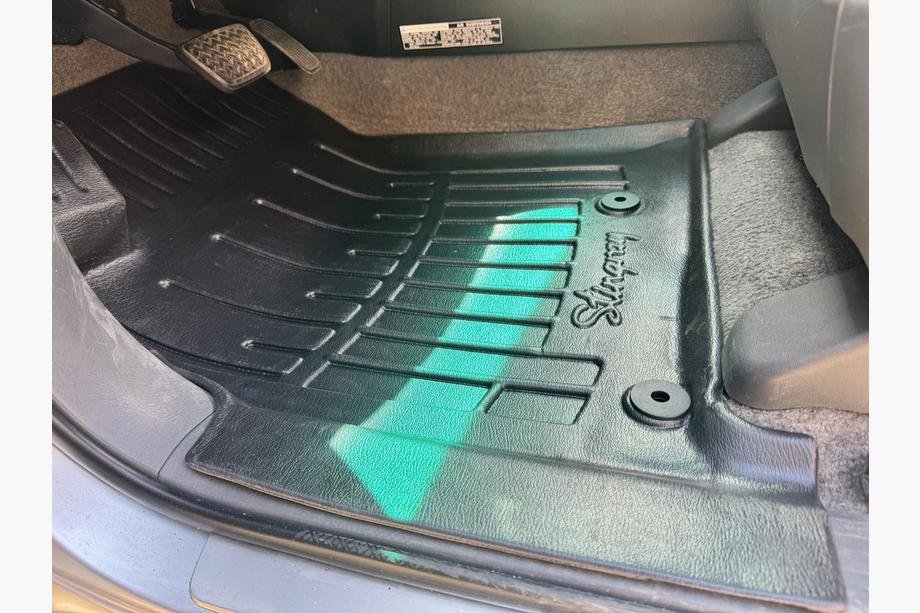 Toyota Land Cruiser Prado 120 2002-2009 Stingray 3D Rubber Floor Mats (5 pcs, Polyurethane) Image