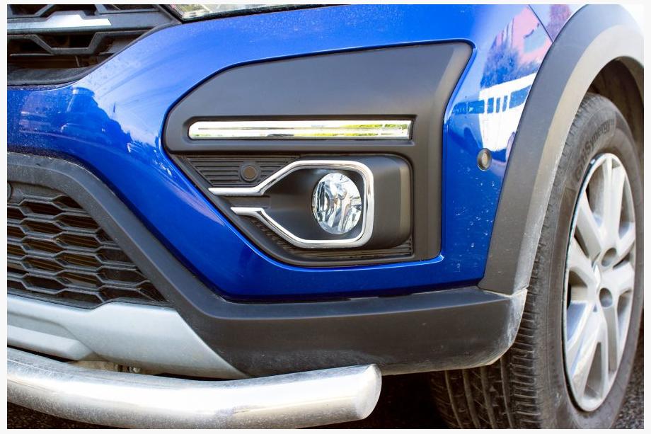 Dacia Sandero 2021- Chrome Fog Light Covers (2 pcs, Stainless Steel) Image