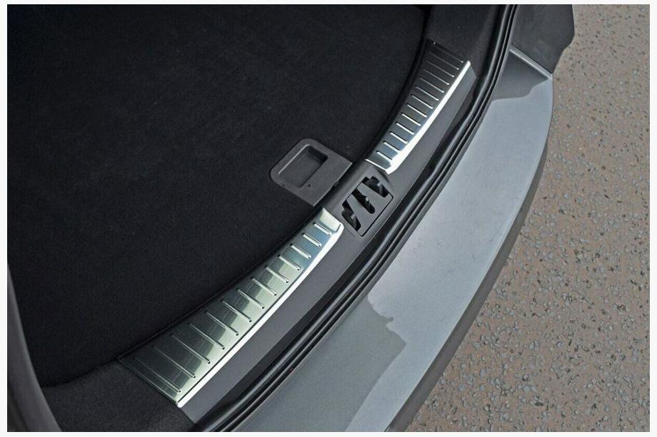 Ford Kuga/Escape 2013-2019 Trunk Sill Protector 2016-2019 (2 pcs, Stainless Steel) Image
