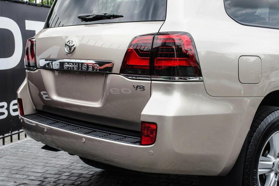 Toyota Land Cruiser 200 2007-2021 Tail Lights 2007-2015 V2 (Design 2016+) Image