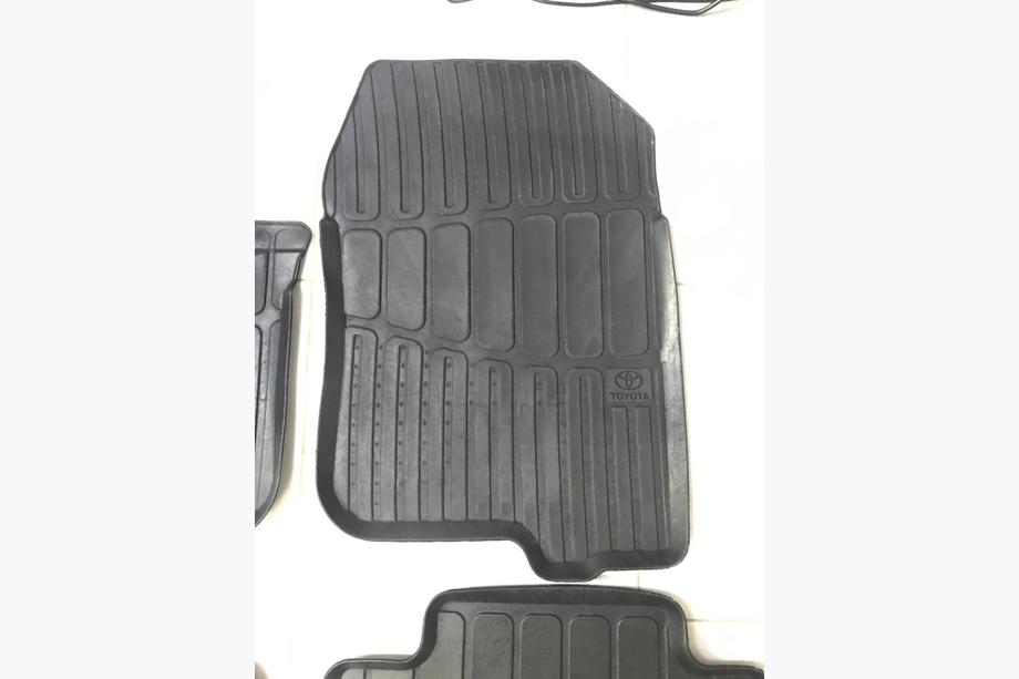 Toyota Land Cruiser Prado 150 2009-2023 Rubber Floor Mats (2013-2022, Original) Used Photo 5