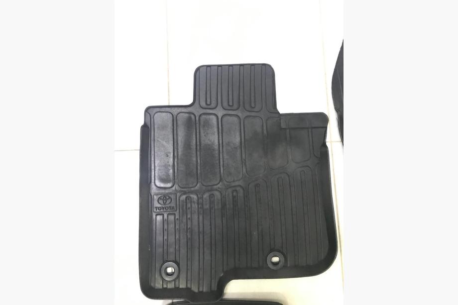 Toyota Land Cruiser Prado 150 2009-2023 Rubber Floor Mats (2013-2022, Original) Used Photo 4