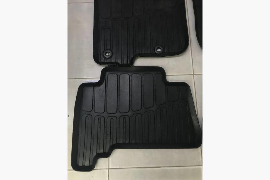 Toyota Land Cruiser Prado 150 2009-2023 Rubber Floor Mats (2013-2022, Original) Used Photo 2