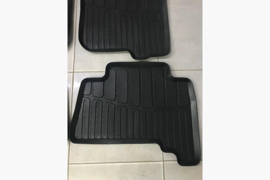 Toyota Land Cruiser Prado 150 2009-2023 Rubber Floor Mats (2013-2022, Original) Used Photo 3