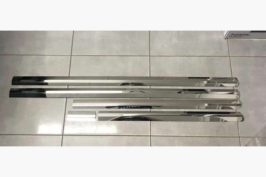 Volkswagen T5 Transporter 2003-2010 DISCOUNT! Mouldings - 1st Door, Short Wheelbase Image