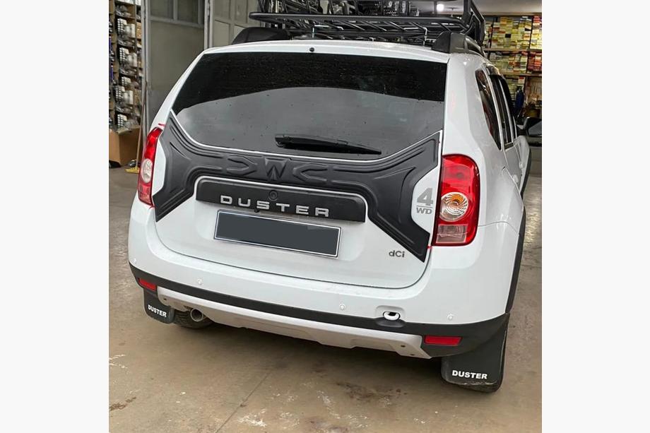 Dacia Duster 2008-2018 Plastic Trunk Lid Cover Image
