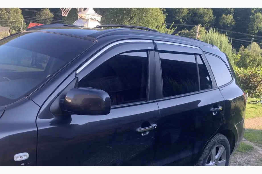 Hyundai Santa Fe 2 2006-2012 Window deflectors with chrome trim (4 pcs, Niken) Image