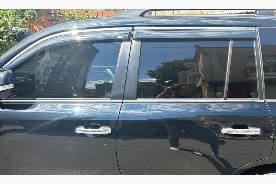 Toyota Land Cruiser 200 2007-2021 Window deflectors with chrome trim (4 pcs, Niken) Image