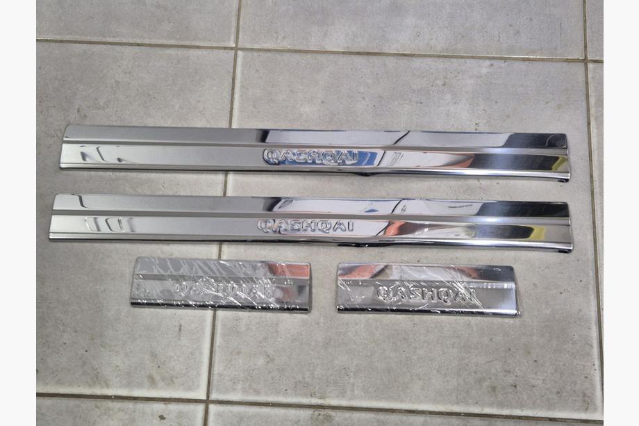 Nissan Qashqai 2007-2010 DISCOUNT! Door Sill Covers (Omsa, 4 pcs, Stainless Steel) Image