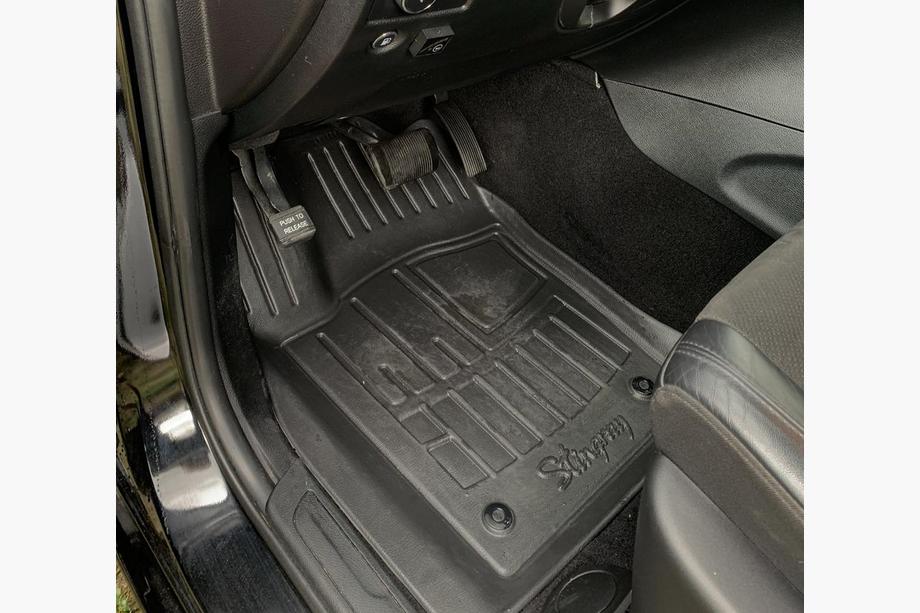 Jeep Grand Cherokee WK2 2010-2021 Stingray 3D Rubber Floor Mats (5 pcs, Polyurethane) Image