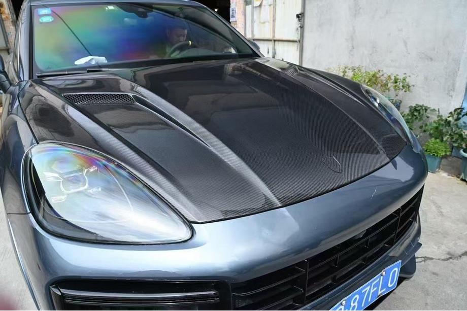 Porsche Cayenne 2018- Hood (Carbon) Photo 1