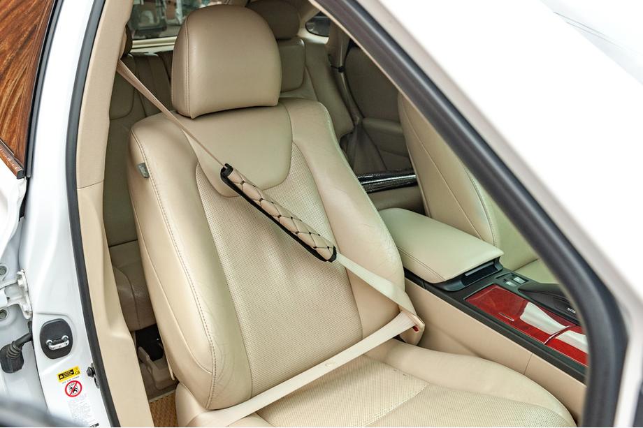 Seat Belt Pads ECO (2 pcs, Beige with Black Stitching) Photo 2