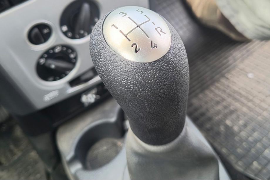 Renault Logan I 2005-2008 Gear Shift Knob 8200079112 (black with chrome) Image